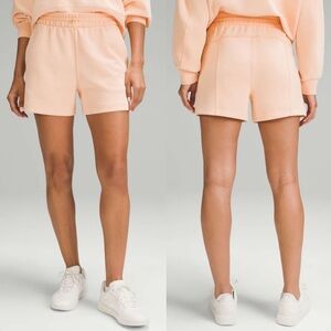 Lululemon SIZE 6 HR Softstreme 4” pocketed shorts in Peach Bellini